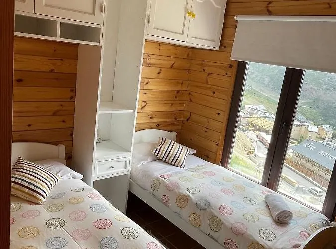 Con Encanto Y Vistas Increibles!! 木屋 塞拉内华达